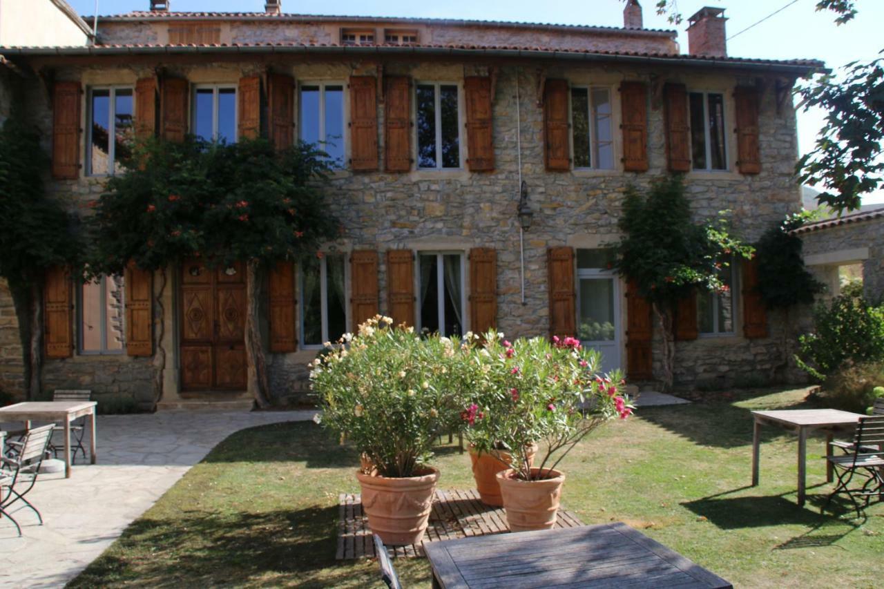 Les Tilleuls Saint-Georges-de-Luzencon Exterior photo