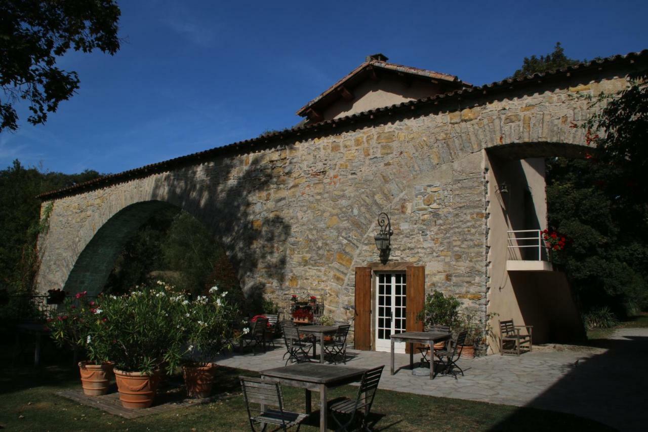 Les Tilleuls Saint-Georges-de-Luzencon Exterior photo